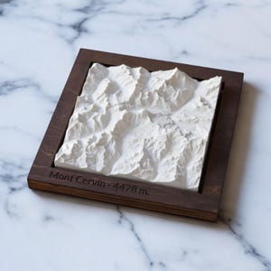Carte en Relief du Mont Cervin – Sculpture en Béton Clair – Topographie de Vallée de Zermatt (Toblerone) – Cadeau pour Amateur de Montagne