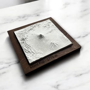 Carte en Relief du Mont Fuji - Sculpture en Béton Clair - Topographie - Décoration Japonaise Minimaliste - Cadeau Fait Main au Style Nippon