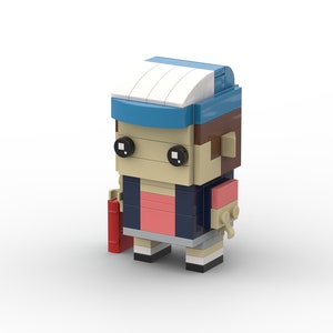 Könnte beinhalten: Eine Lego-Minifigur eines Jungen mit einem blauen Hut, einem roten Shirt und einer blauen Jacke. Er hält ein rotes Buch in seiner linken Hand.
