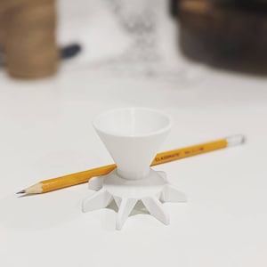 Paint Pouring Flower Funnel