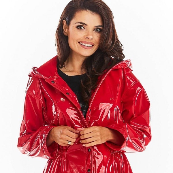 PVC-PATENT-Lederparka mit Kapuze, PVC-Regenmantel, roter Kapuzenmantel, Lack-Vinyl-Trenchcoat, Patent-Frauen-Trenchcoat, Kapuzenjacke