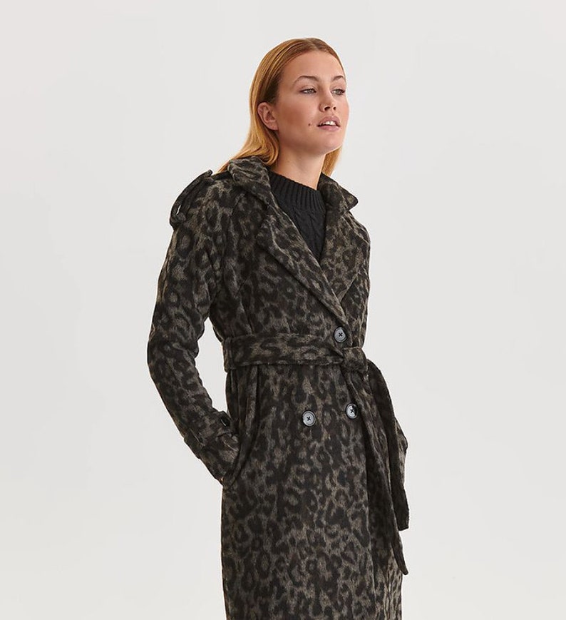 LEOPARD Pattern Women Wear Coat with Epaulettes, Double Breasted Coat, Animal Jacket with Shoulder Straps, Fitted Coat, Animal Motifs Coat image 4