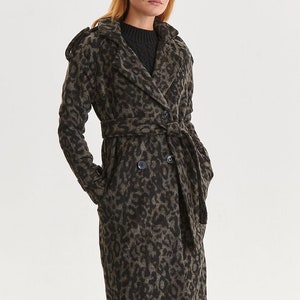 LEOPARD Pattern Women Wear Coat with Epaulettes, Double Breasted Coat, Animal Jacket with Shoulder Straps, Fitted Coat, Animal Motifs Coat image 2