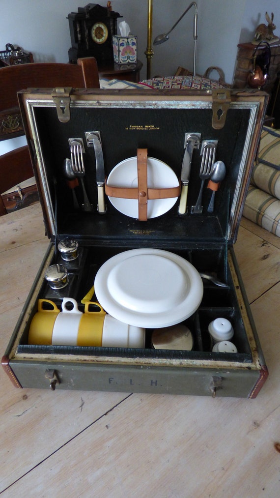 Antique Picnic Set 1909, by Finnigans of old Bond 