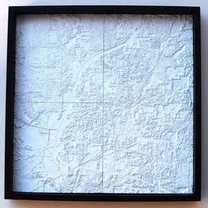 Carte en relief 3D personnalisée 50 x 50 cm - Une impression du terrain où vous habitez