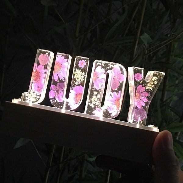 Veilleuse de fleurs réelles personnalisées, lampe de nom de résine de fleur séchée de lettre de couleur personnalisée, avec une belle boîte-cadeau pour papa famille ami