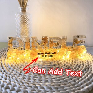 Luz de noche con flor de letra siamesa personalizada, saludos personalizados, lámpara con nombre de resina de flor preservada, regalo de cumpleaños único para ella