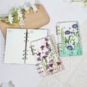 Aangepaste naam geperste bloem zes ringen dagboek, A6 reisdagboek, notitieboekje, receptenboekmap, cadeau voor dagboekliefhebbers, illustratieboek