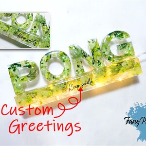 Luz de noche de resina con nombre y saludos personalizados, lámpara de flor con letras siamesas, el regalo más exclusivo para la habitación de un bebé o un niño pequeño.
