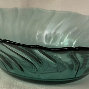 Swirl Ultramarine Berry Bowl 5.5&quot; Jeannette Glass Company