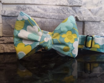 Groovy Blue Floral Bow Tie / Self Tie Bow Tie / Adult Bow Tie / Blue Bow Tie / Blue Floral / Floral Bow Tie / Groovy Bow Tie