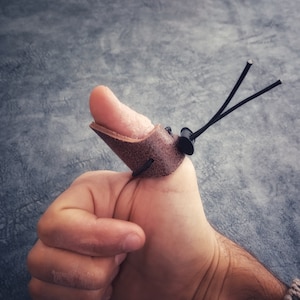 Anillo de cuero para el pulgar para tiro con arco tradicional turco/otomano a caballo &quot;Zihgir&quot;
