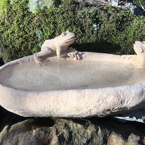 Bird bath with frogs, frog bowl, sandstone, quality made in Germany, handmade, frost-proof, weatherproof, garden decoration, gift
