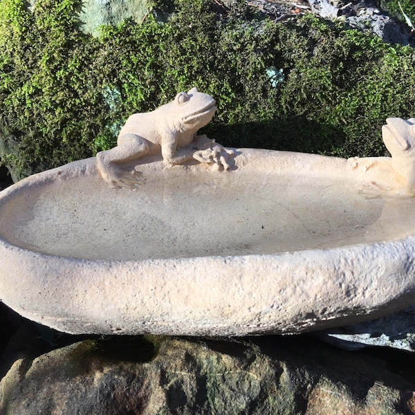 Bird bath with frogs, frog bowl, sandstone, quality made in Germany, handmade, frost-proof, weatherproof, garden decoration, gift