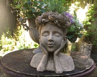 Büste aus Sandstein, Blumentopf, Pflanzgefäß,