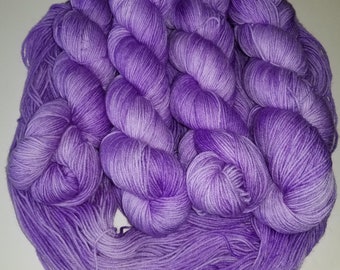 Lavender Cloud / Superwash Merino Cashmere, Nylon 4 ply / 435 yards / Sock Weight