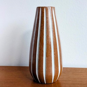 ◆ SVEN HOFVERBERG flower vase Sweden ◆ Sven Hofverberg, Swedish ceramist. A pair of vases. Multi