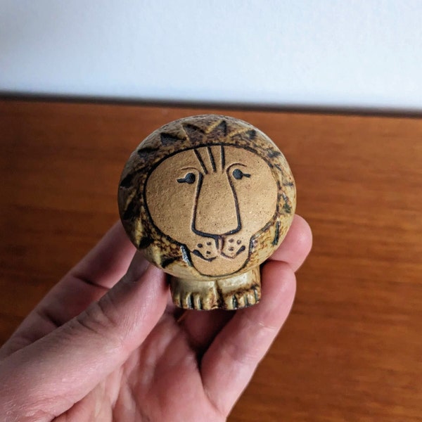 Vintage Lisa Larson Baby Mini Lion Lejon - Gustavsberg - Miniature Lion Afrika - collectible item 5 cm Excellent original sticker!