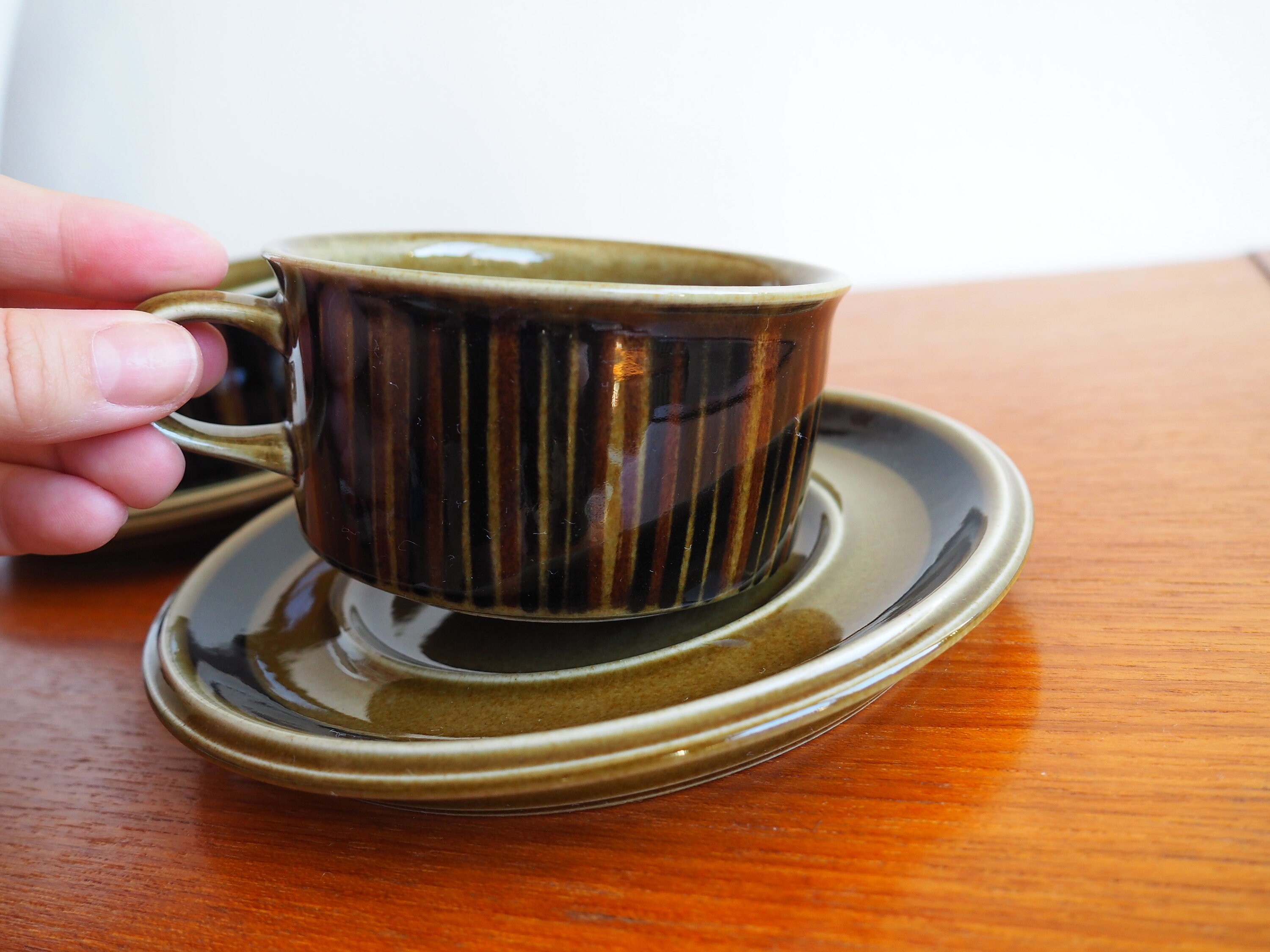Pair Vintage Arabia - KOSMOS - Tea Cup and Saucer - Olive Pair Vintage Arabia - KOSMOS - Tea Cup and Saucer - Olive