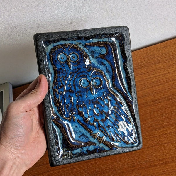 Vintage Søholm Soholm - Svend Aage Jensen - Fluorescent BLUE Pair of OWLS Wall Plate - Glossy Danish Modern 1960s Sticker Stamped 20 cm