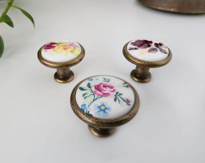 Vintage Floral Porcelain Knob: Antique Bronze Dresser Drawer Pull (35mm)