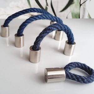 Maniglie in corda blu navy, maniglie per cassetti in corda, maniglie per cassetti in stile costiero, maniglie per cassetti in stile nautico, maniglie per cassetti in stile boho, maniglie in corda in molte dimensioni