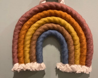 Decoração Boho - Cabides de parede em macramê arco-íris