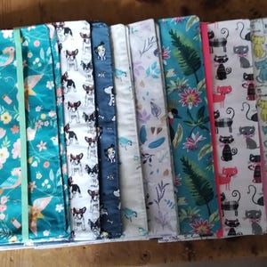 PERROS GATOS PÁJAROS Estuche plano y funda de tela para libreta, tamaño libreta 21x29,7, forro de algodón, telas con estampados de animales