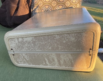 Samsonite small vintage suitcase from the 1950s