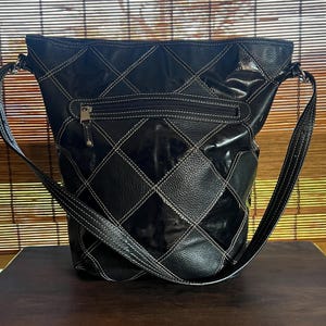 vintage Tignanello black leather bucket shoulder bag / Tignanello bags