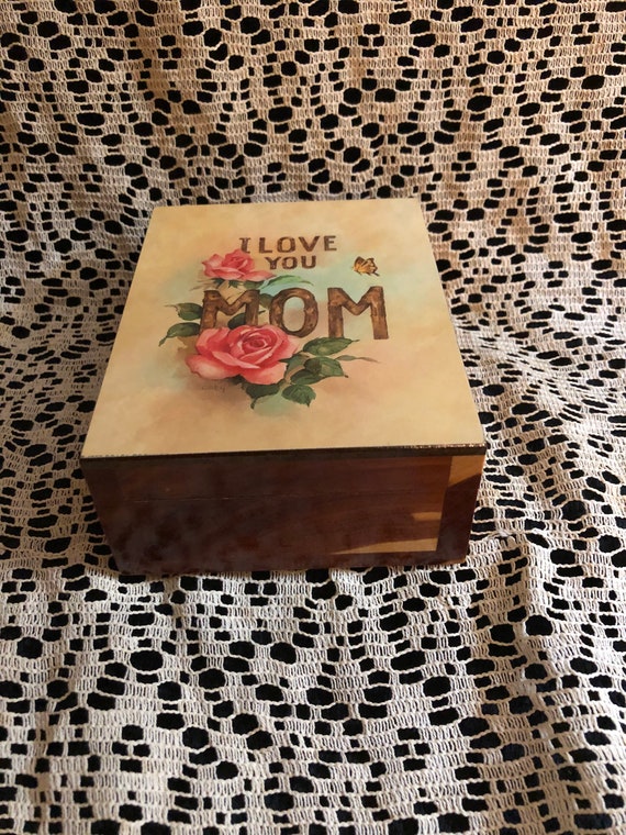 Vintage Cedar wood souvenir trinket box/ Mother’s 