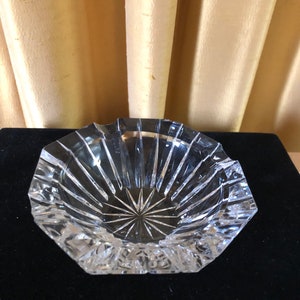 Elegant vintage crystal ashtray - perfect addition to your tobacco collection!