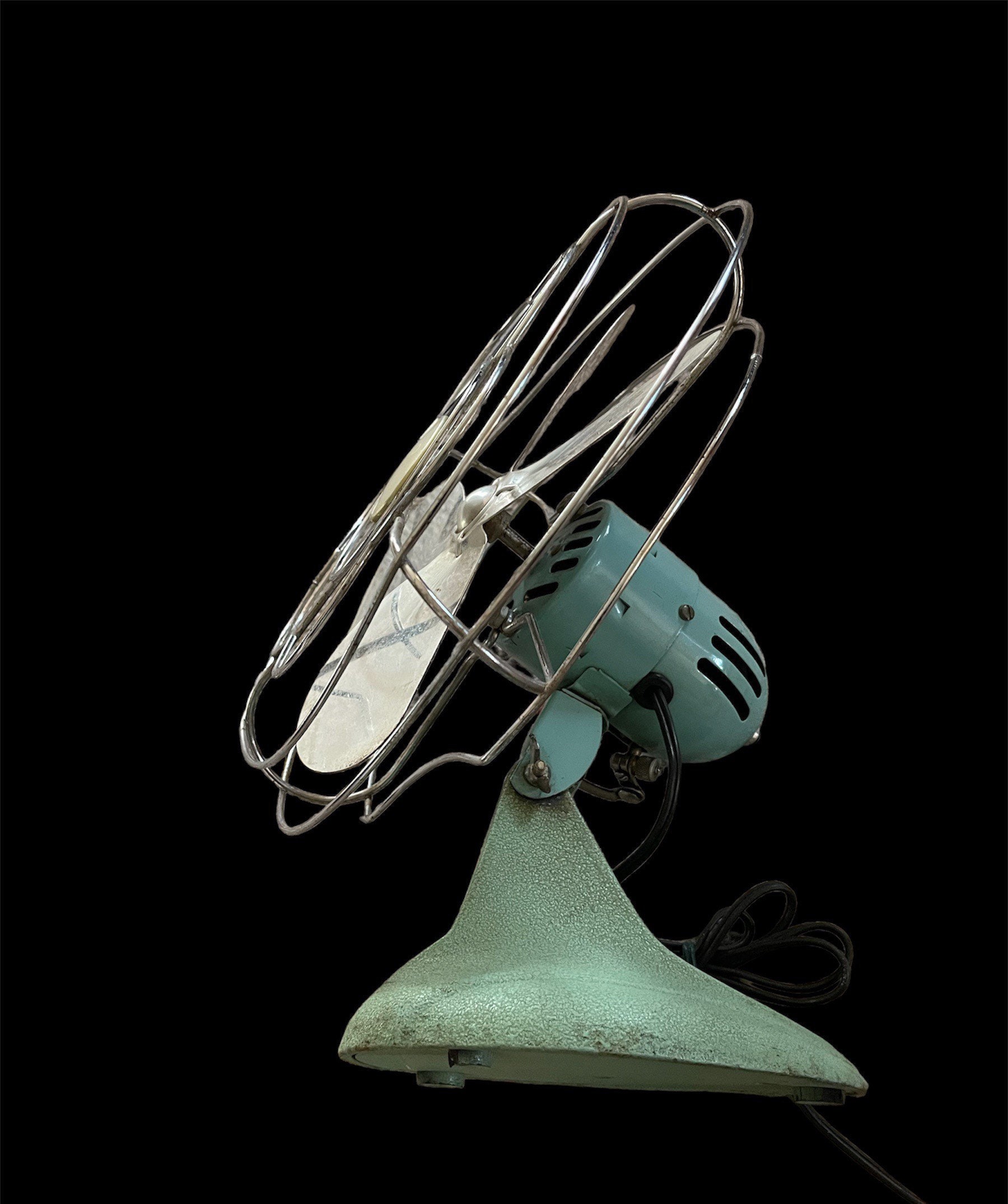 Vintage Eskimo 1950s Pale Green Working Tabletop Oscillating Fan