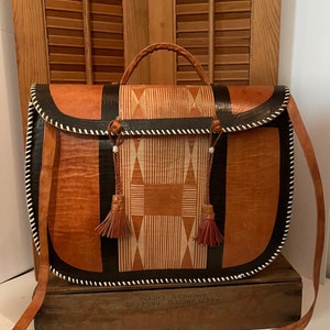 Vintage Leather Shoulder Bag: Southwestern Design, Adjustable Strap