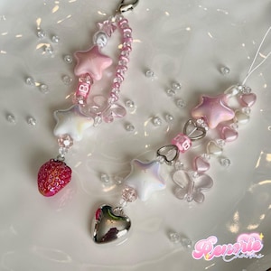 Dije personalizable para teléfono con letra Softgirl en forma de estrella cremosa y colgante para bolso con forma de corazón de plata y fresa
