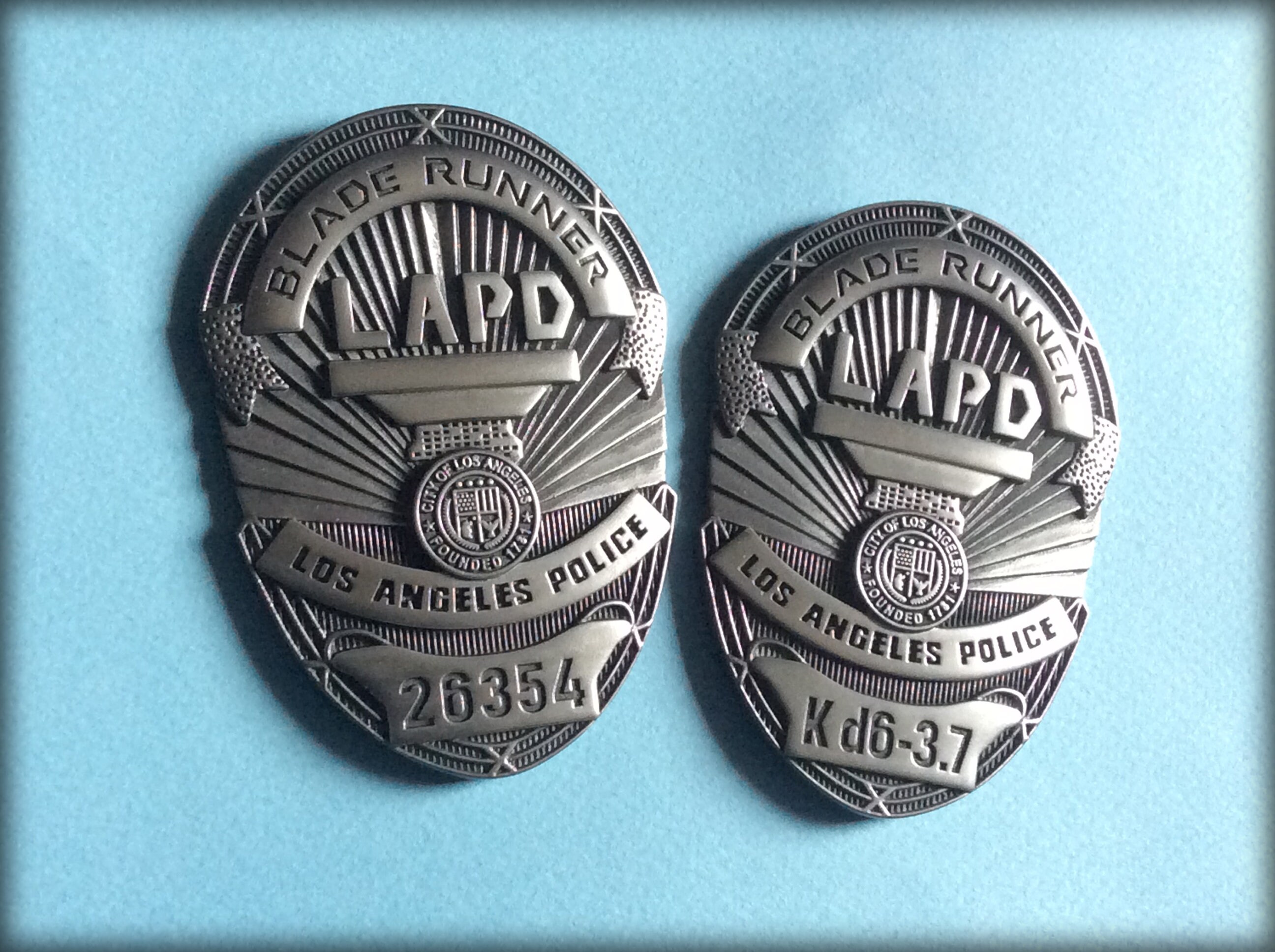 映画 ブレードランナー 2049 グッズ オフィサーK バッジ LAPD Blade Runner 2049 Officer K Cold LAPD Badge Acrylic Lighted