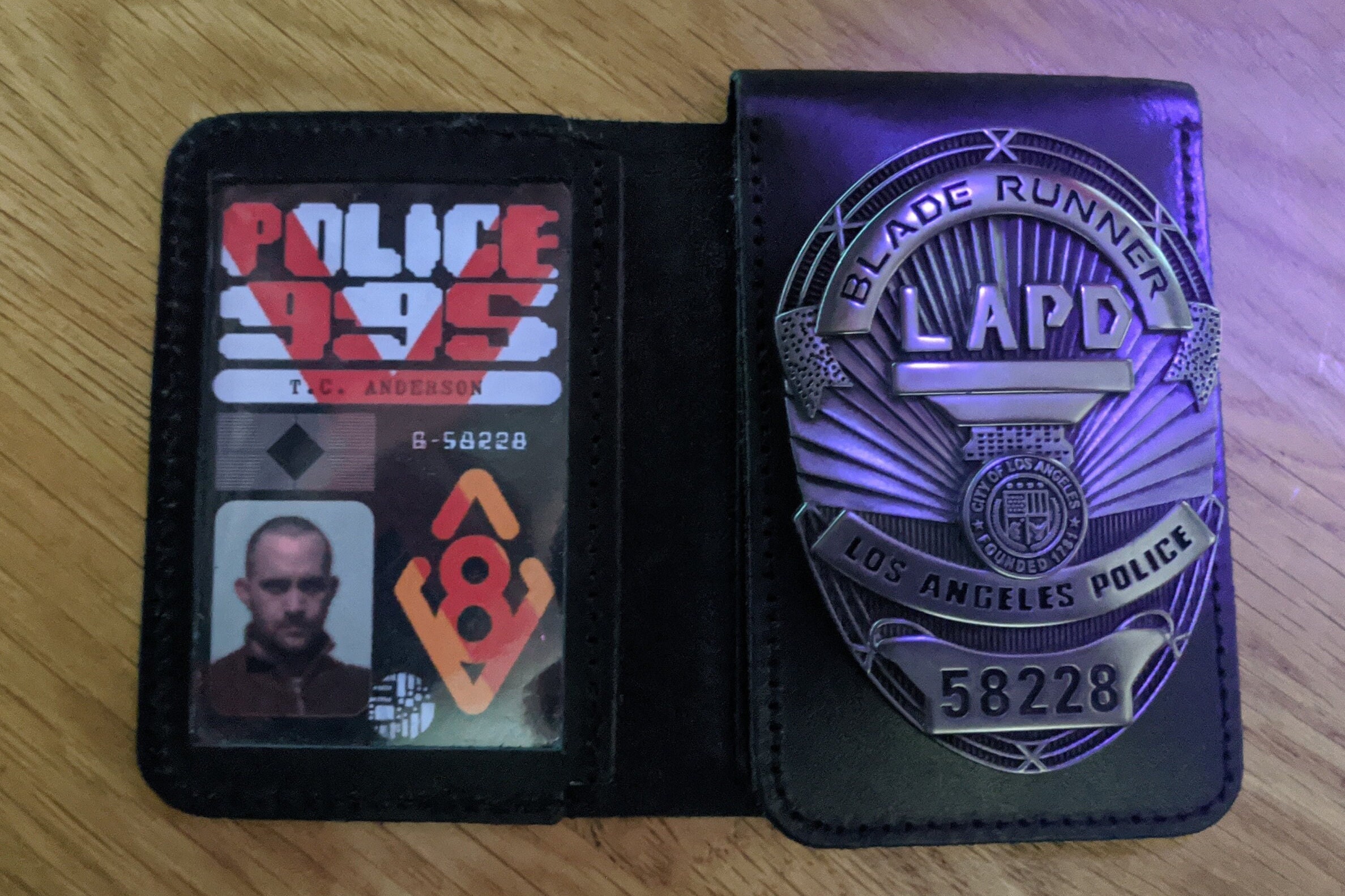 ロサンゼルス市 バッジ BR-26354ブレードランナー Blade Runner LAPD Badge & I.D. - Etsy