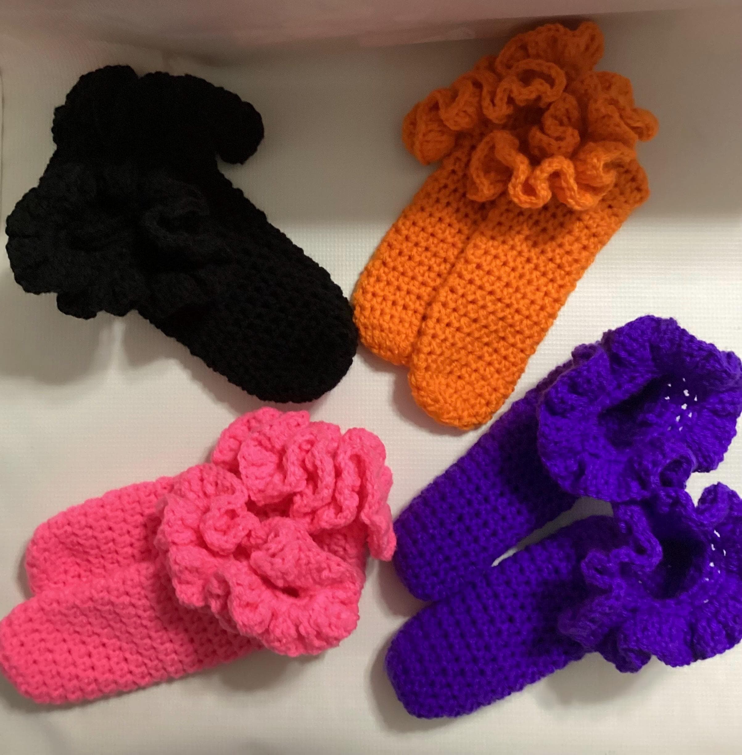 Crochet Socks With Ruffles, Crochet Footies with Ruffles, Ruffle Booties, Crochet Socks, Crochet Slippers, handmad footie socks with ruffles