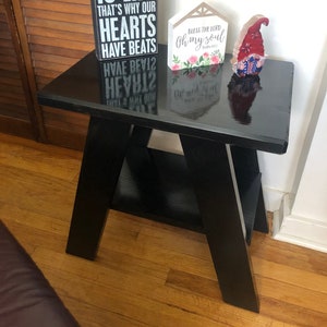 Mesa de casa de campo con patas de 15 grados