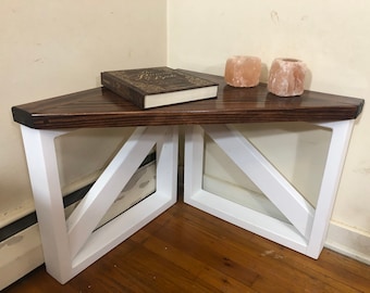 Corner table