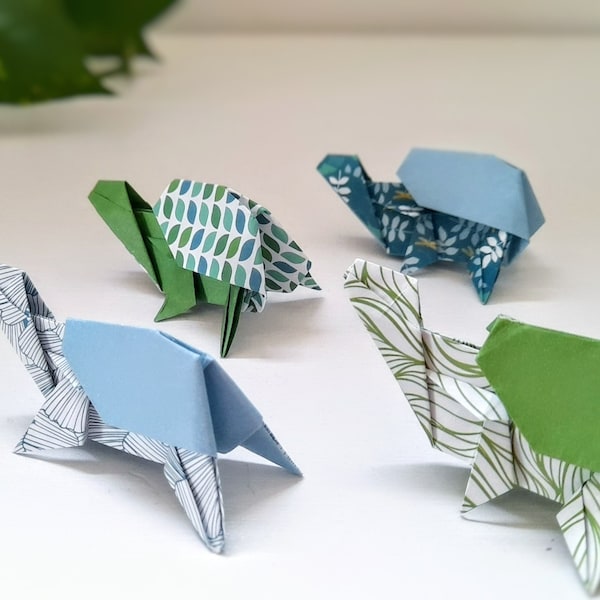 Tortugas de origami, marcadores de posición hechos a mano, pequeñas esculturas de papel, favores de mosca ecológica, regalo de la suerte, favores de fiesta