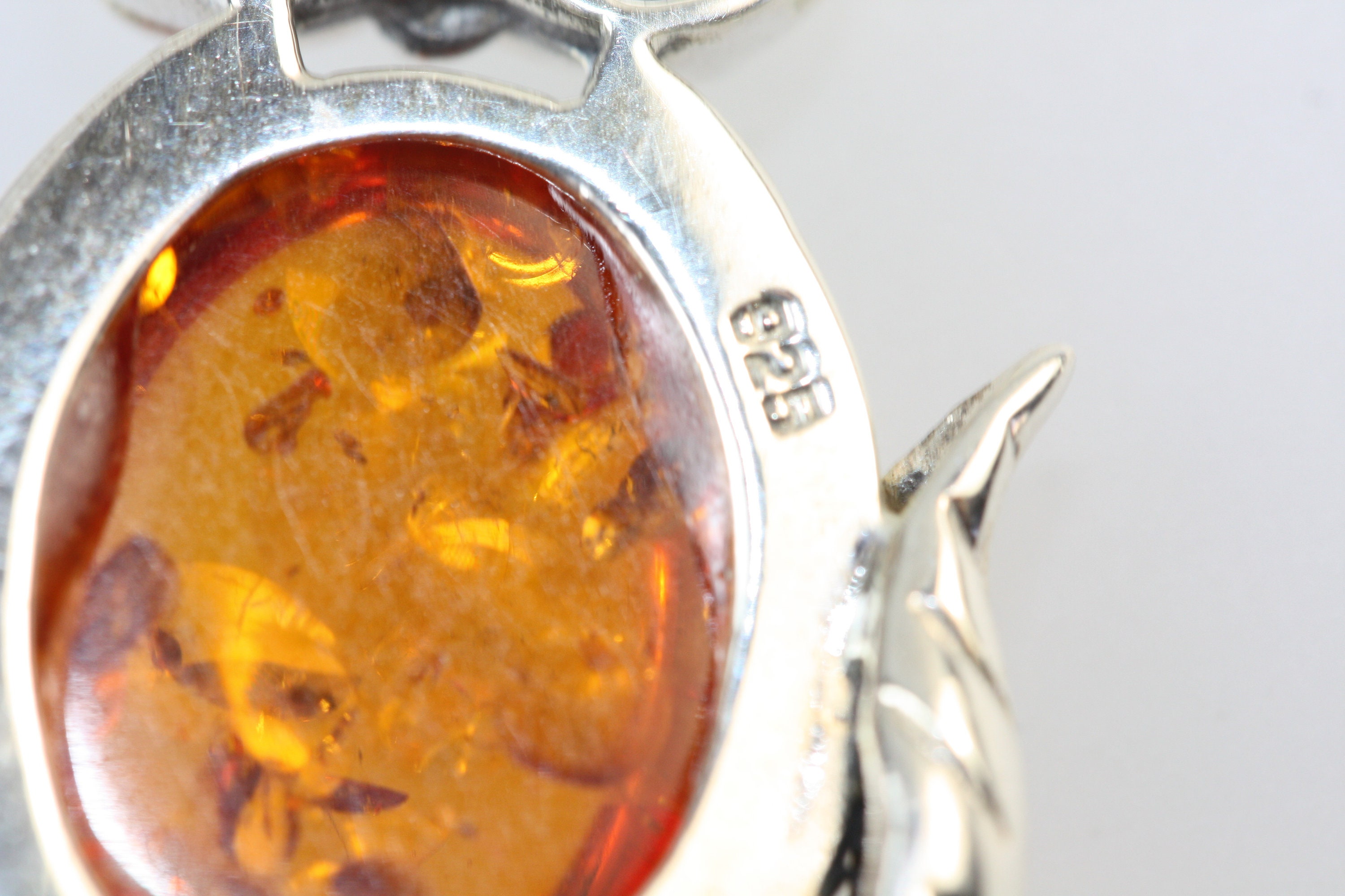 Collier Vintage Avec Pendentif En Ambre - Modèle N441 - Occasion, Bijou Ancien En Pierre