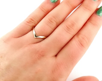 WISHBONE RING VINTAGE 9 Ct Gold Ring Size P