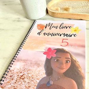 Libro de cumpleaños con temática Vaiana