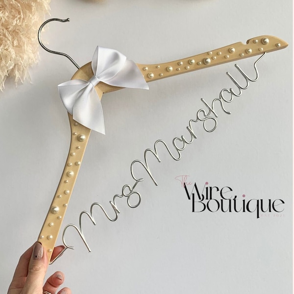 Pearl bridal hanger, personalised dress hanger, pearl wedding decor, wire, gift for bride, custom, bridal party, white bead, bridesmaid gift