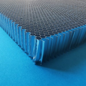 20mm thick honeycomb plate with 3,5mm (1/8 in) cell size for CO2 laser cutting - different sizes selectable
