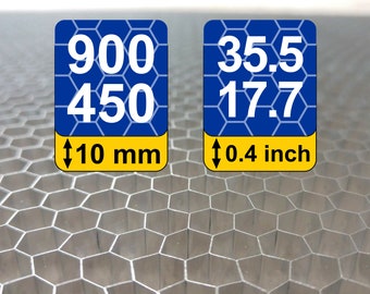 May include: Close-up of a honeycomb aluminum panel with two labels. The first label shows the dimensions 900 x 450 with a cell size of 10 mm. The second label shows the dimensions 35.5 x 17.7 with a cell size of 0.4 inches.