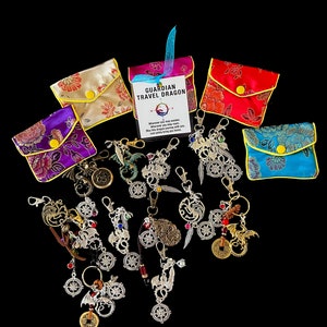Brelok smok, brelok ze smokiem, prezent, zawieszka do torby podróżnej, pomysł na prezent urodzinowy dla przyjaciela, amulet na szczęście - różne