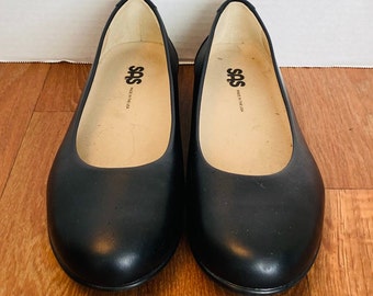 USA Womens Wide Black Leather Round Toe Ballet Flats 7.5 W.