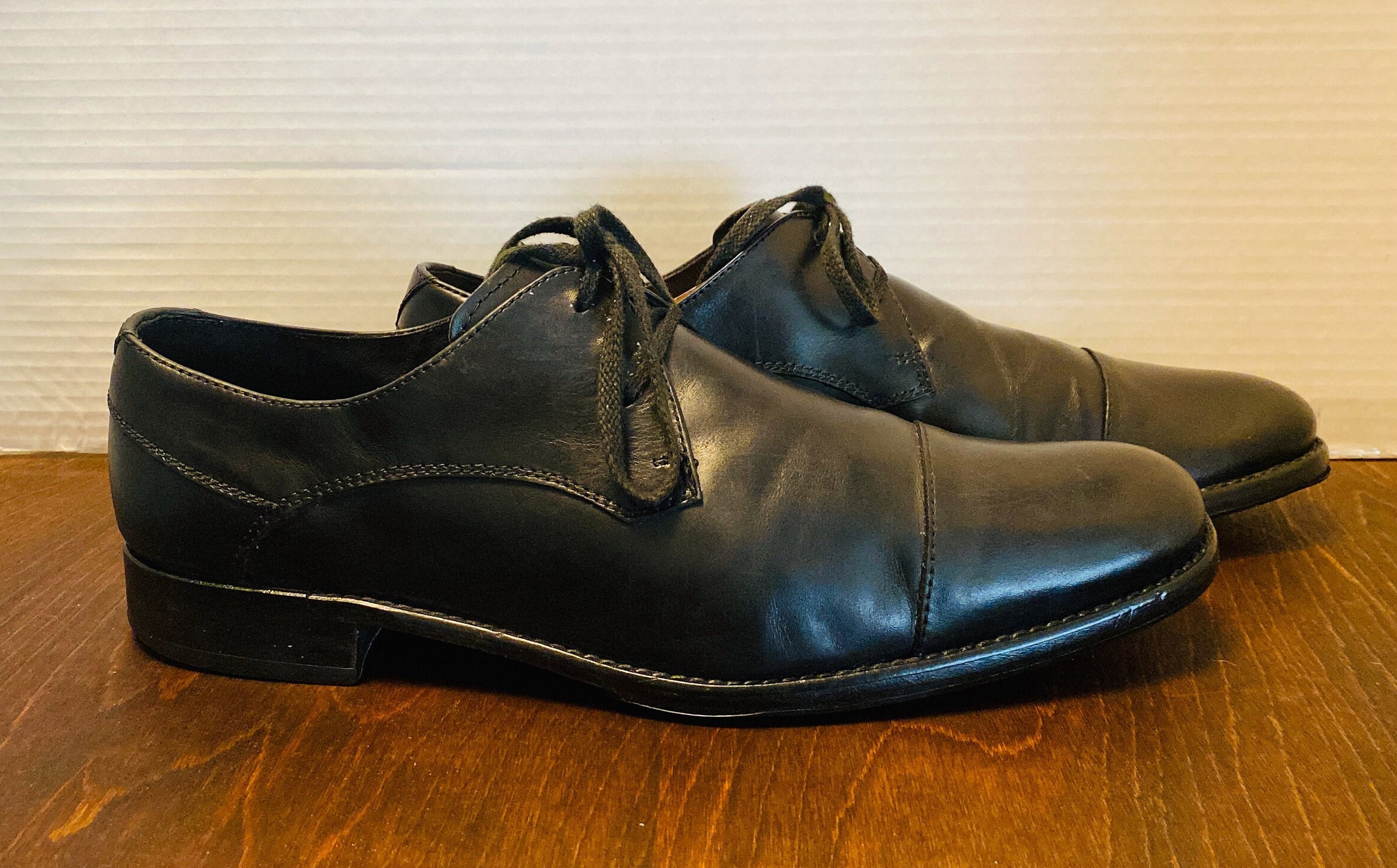 John Varvatos USA Mens Black Leather Cap Toe Oxfords Shoes  display picture 2